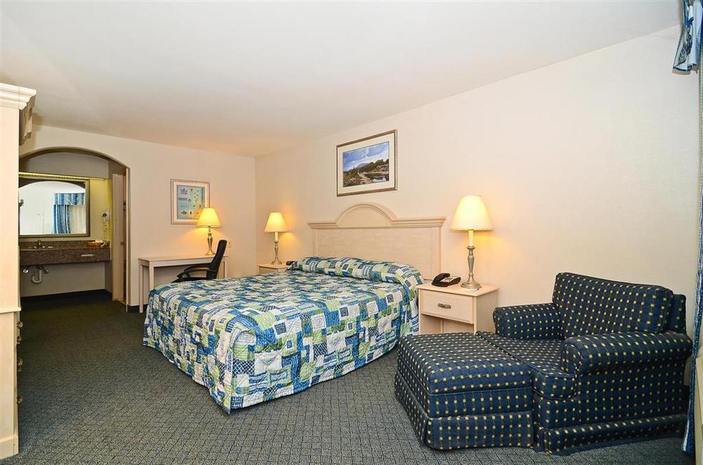 Americas Best Value Inn West Columbia Ruang foto
