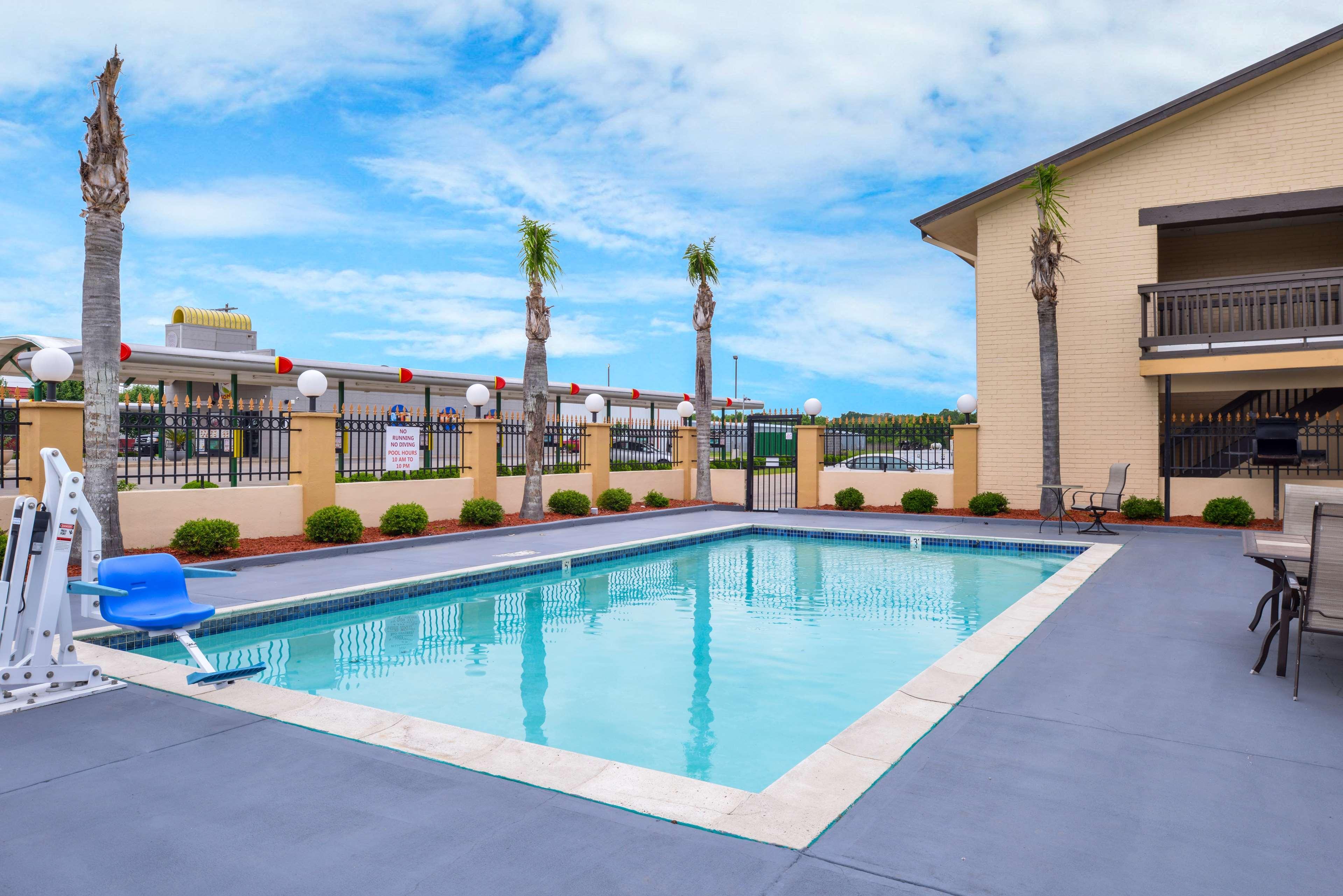 Americas Best Value Inn West Columbia Bagian luar foto