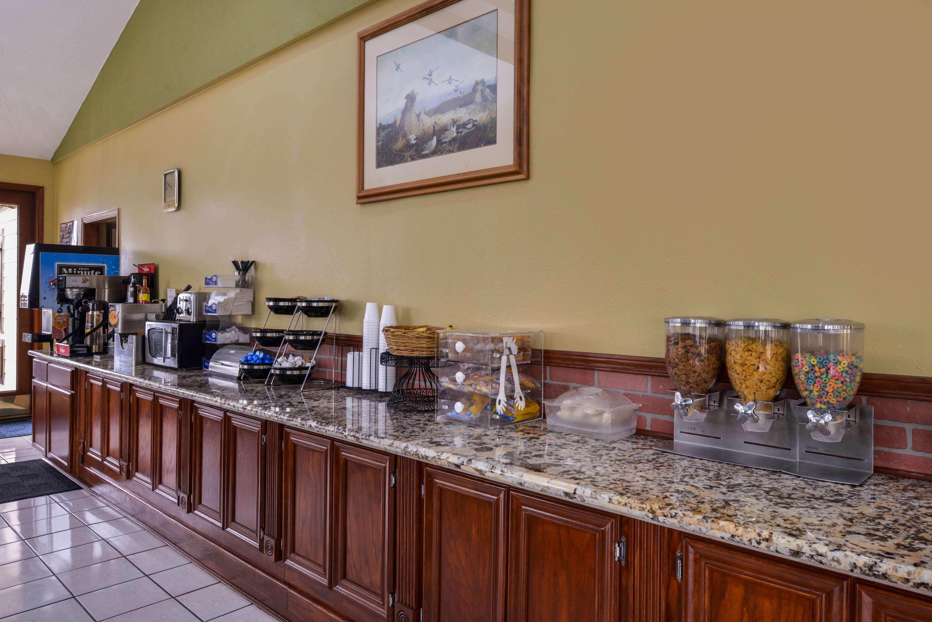 Americas Best Value Inn West Columbia Bagian luar foto