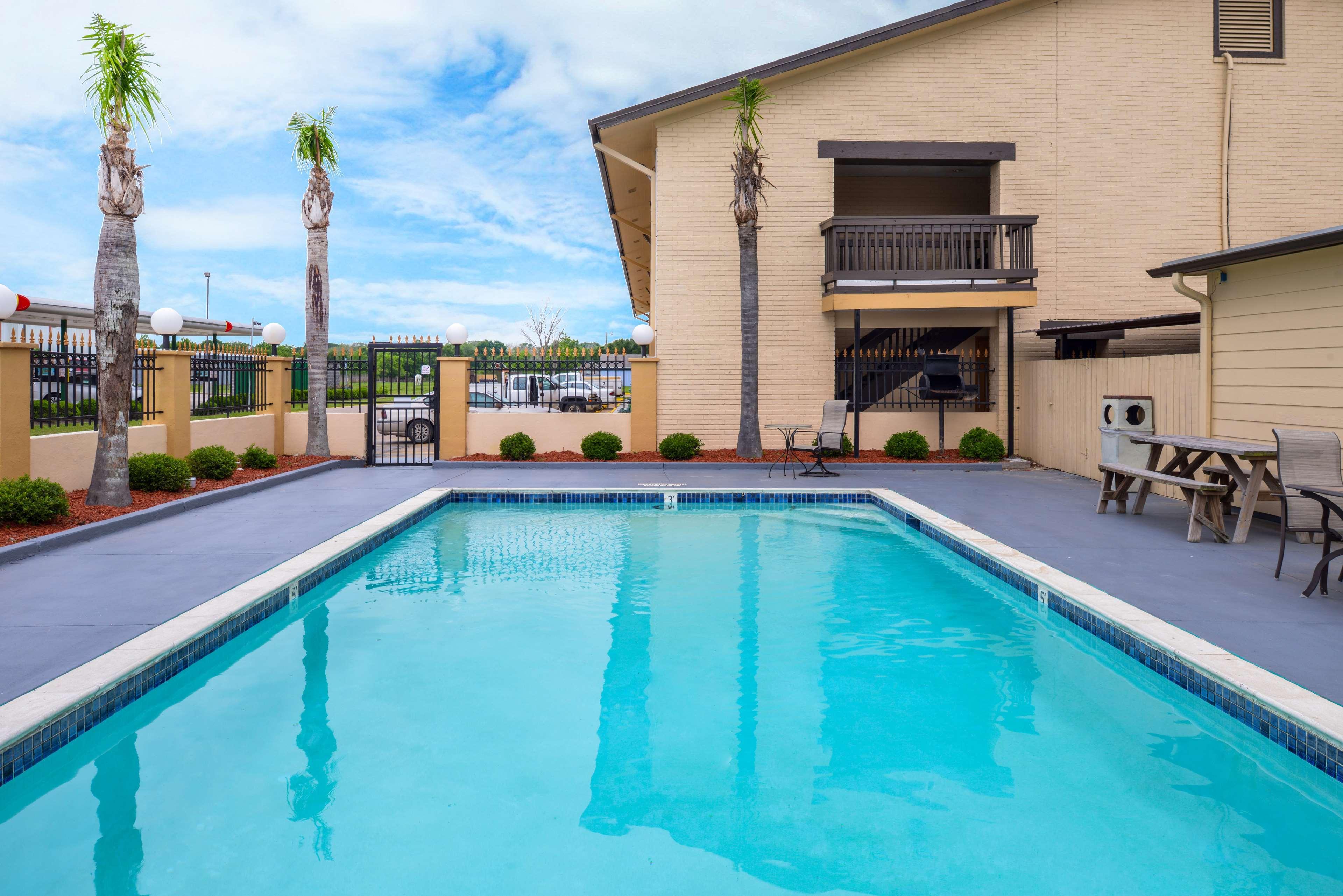 Americas Best Value Inn West Columbia Bagian luar foto