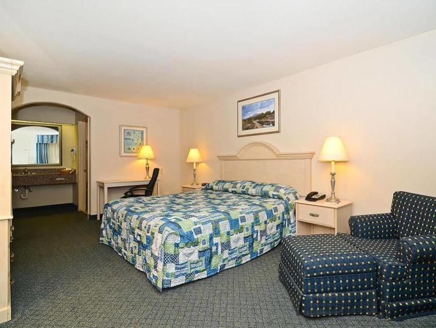 Americas Best Value Inn West Columbia Bagian luar foto