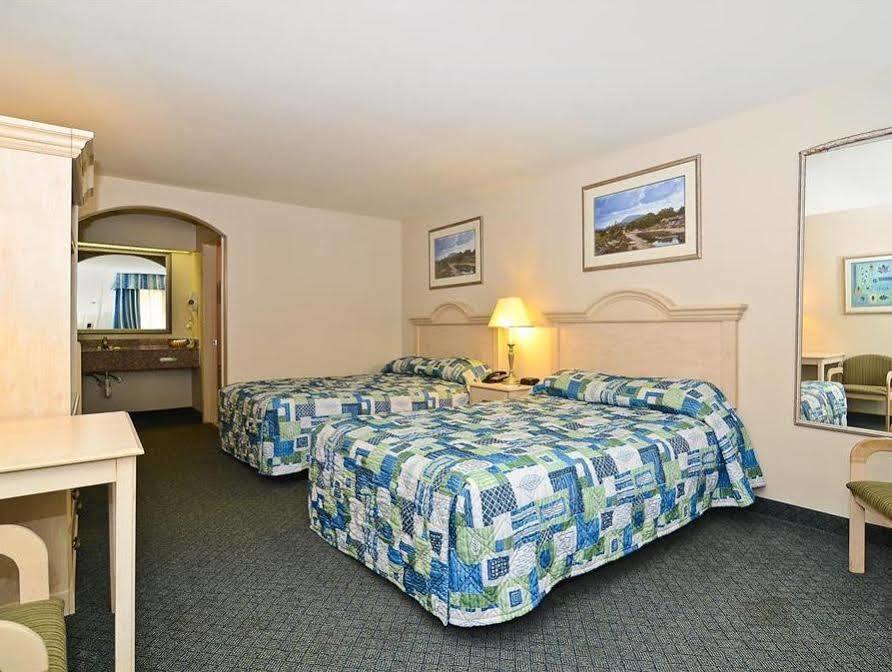 Americas Best Value Inn West Columbia Bagian luar foto